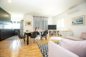 Feel city near beach FREE PARKING with SEA VIEW